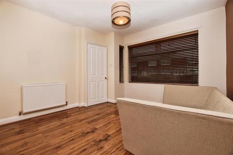 2 bedroom terraced house for sale, Manor Road, Hull