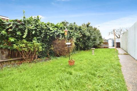 2 bedroom terraced house for sale, Manor Road, Hull