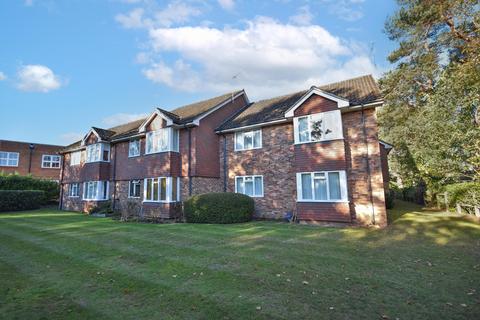 2 bedroom apartment to rent, Trimmers Field, Farnham, Surrey, GU9