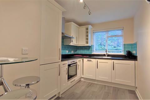 2 bedroom apartment to rent, Trimmers Field, Farnham, Surrey, GU9