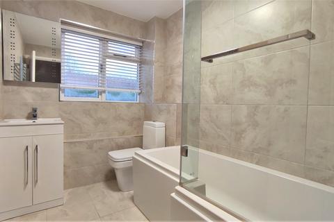2 bedroom apartment to rent, Trimmers Field, Farnham, Surrey, GU9