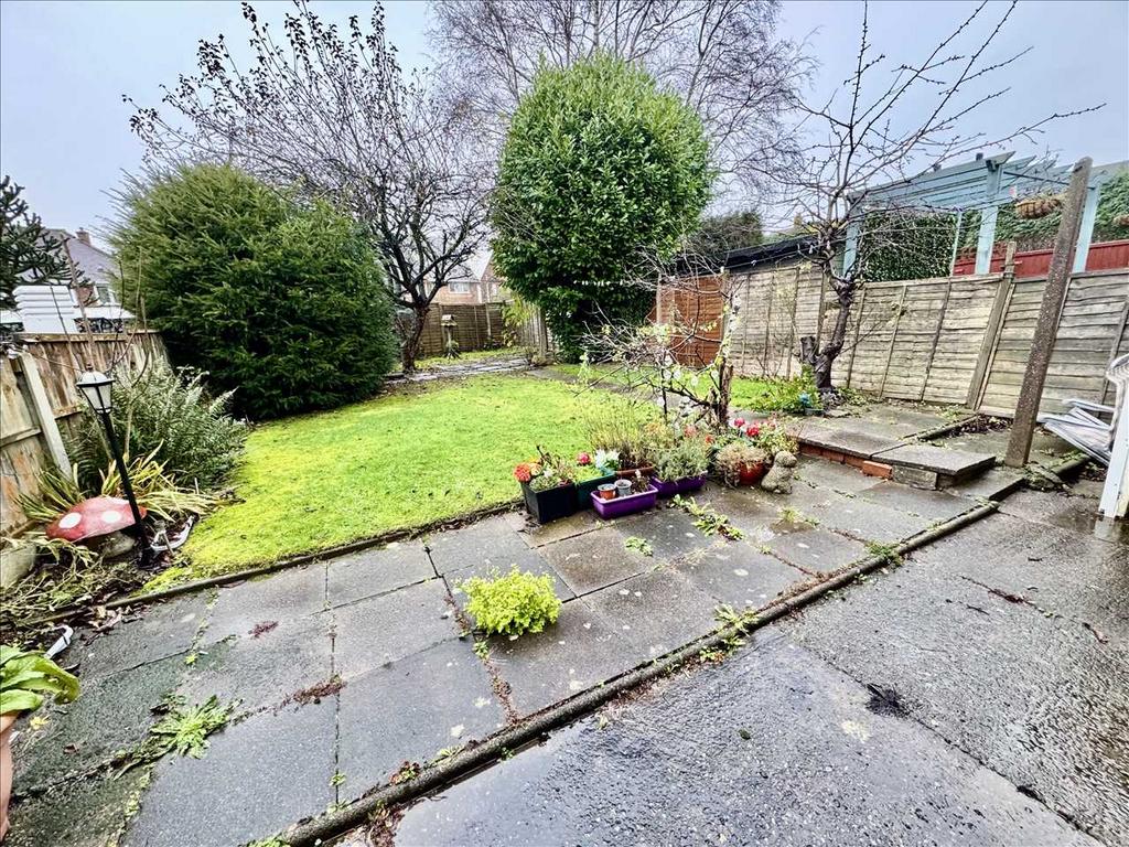 Generous REAR GARDEN