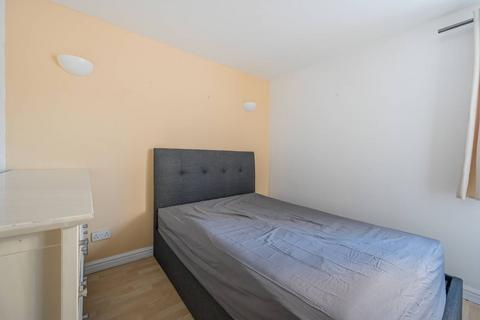 undefined, Gaselee Street, Canary Wharf, London, E14