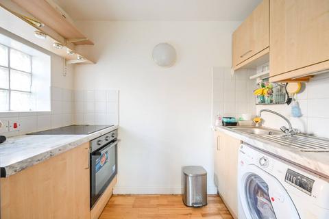 undefined, Gaselee Street, Canary Wharf, London, E14