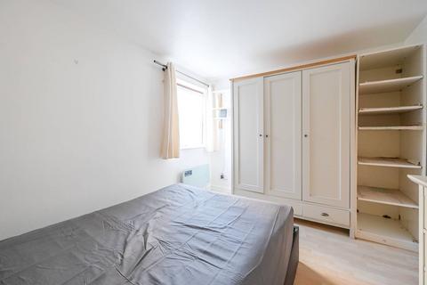 undefined, Gaselee Street, Canary Wharf, London, E14