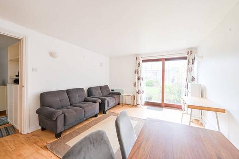 Gaselee Street, Canary Wharf, London, E14