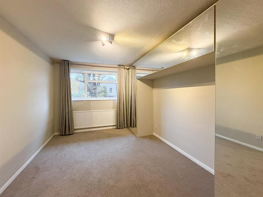 Bedroom 1.jpg