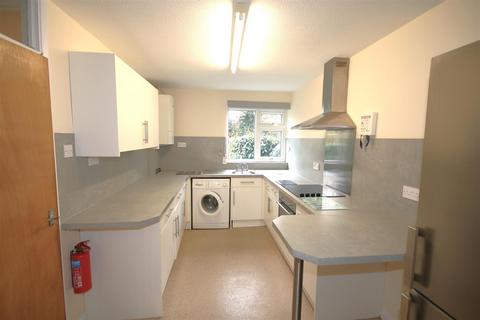 3 bedroom end of terrace house to rent, Ulcombe Gardens, Canterbury