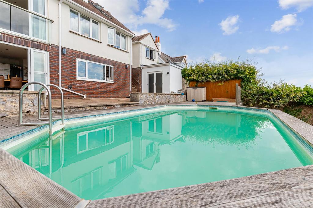 A08 - Mead Way Lower Penns Road - 250723.jpg