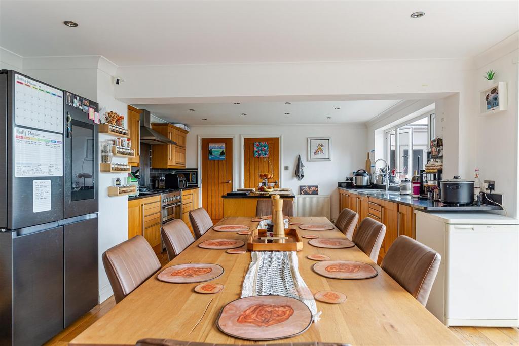 A10 - Mead Way Lower Penns Road - 250723.jpg