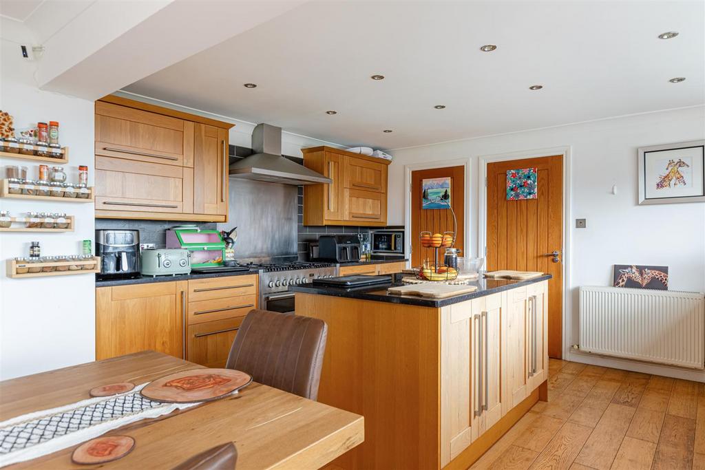 A11 - Mead Way Lower Penns Road - 250723.jpg