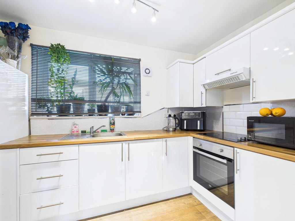 Cam01909 g0 pr0432 still002