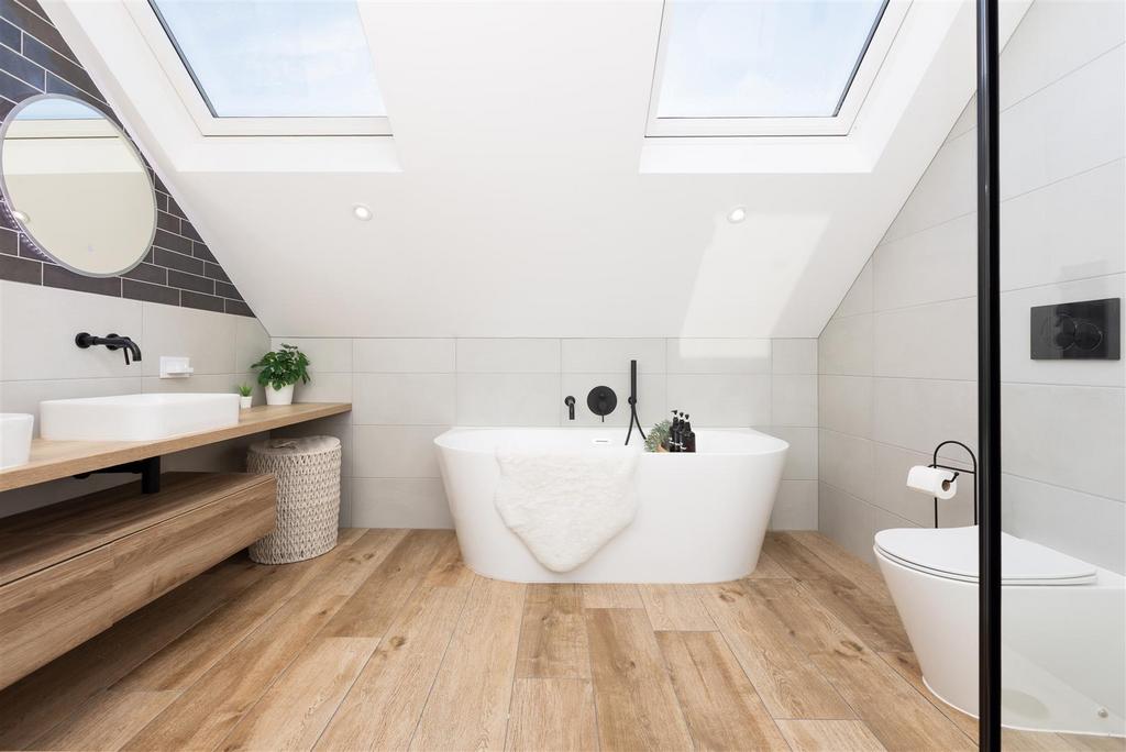 Main  bathroom