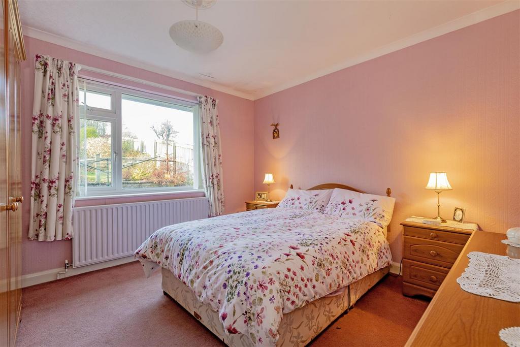 Bedroom 1-2.jpg
