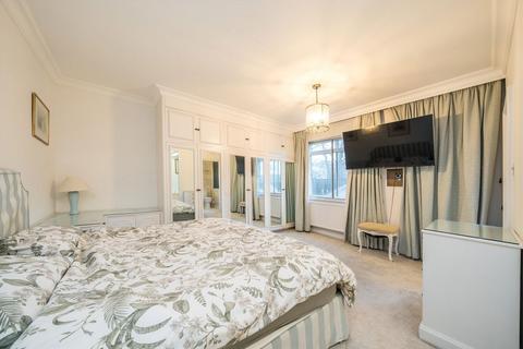 3 bedroom flat to rent, Montrose Court, London SW7