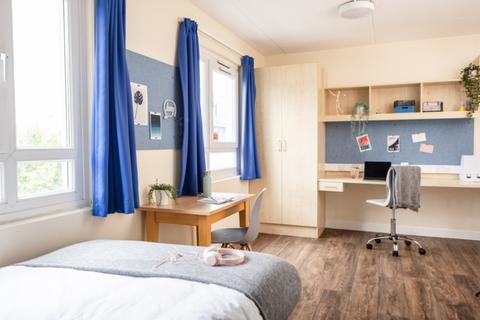 Studio to rent, Creek Road