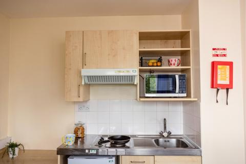 Studio to rent, Creek Road