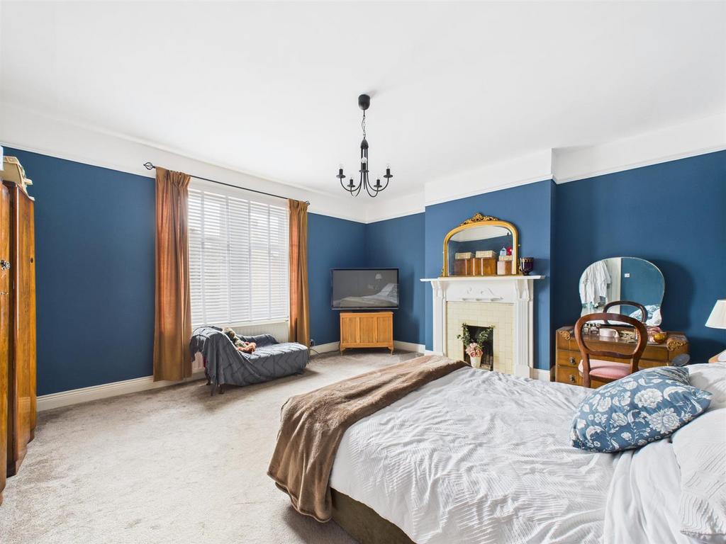 Bed 1.jpg