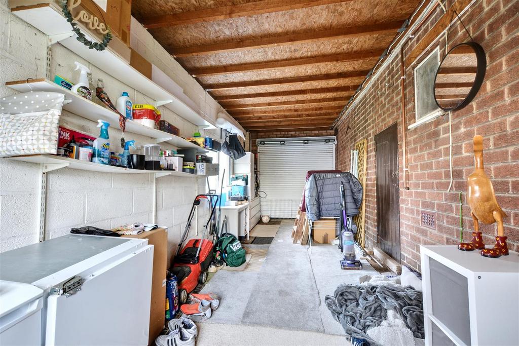 Garage Utility Room 1.jpeg