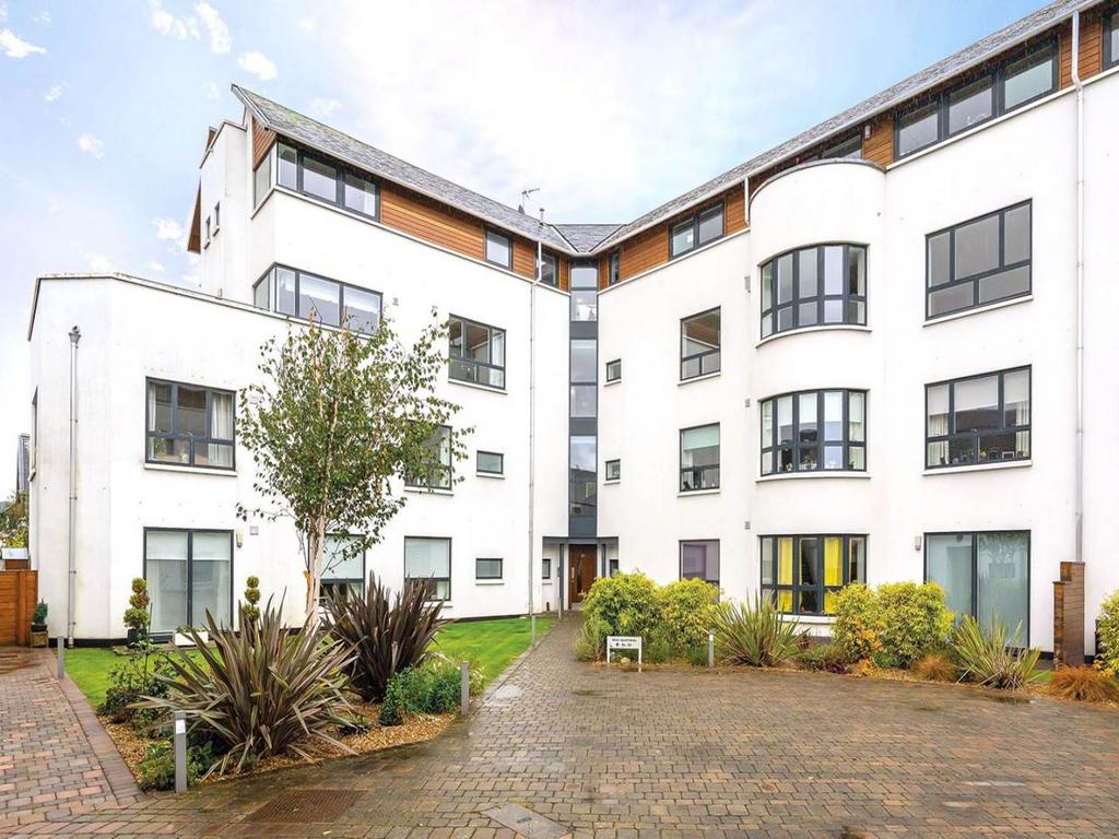 Caer-Amon-exterior-7