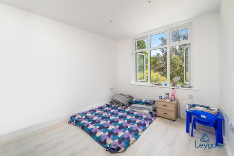 undefined, Thornhill Gardens, Barking IG11