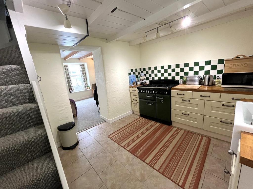Kitchen 2.JPG