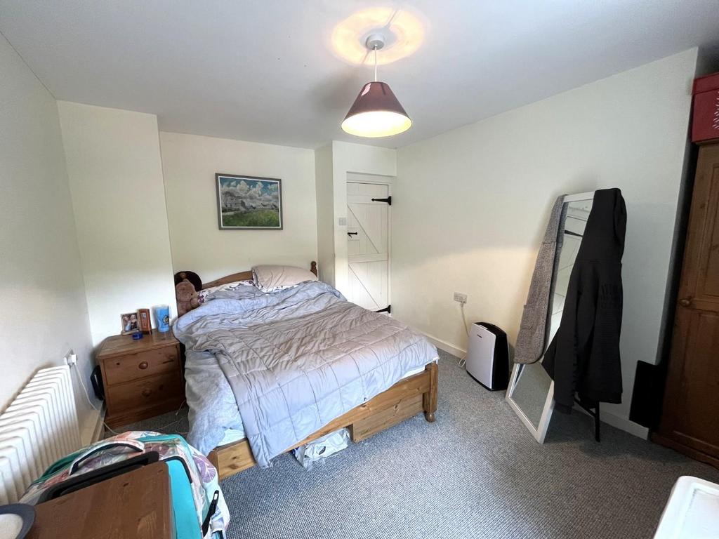Bedroom 1 2.JPG