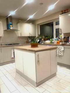 1 bedroom maisonette to rent, Halsbury Road West, Northolt UB5