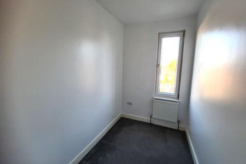 3 bedroom terraced house to rent, Park Street, Wombwell S73