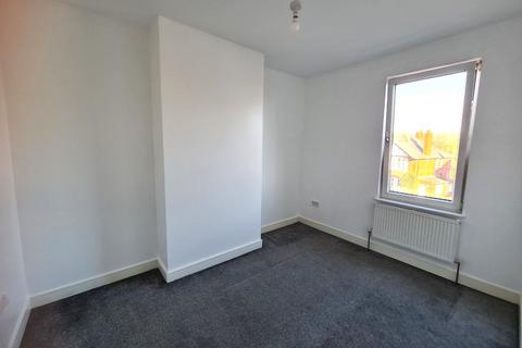 3 bedroom terraced house to rent, Park Street, Wombwell S73