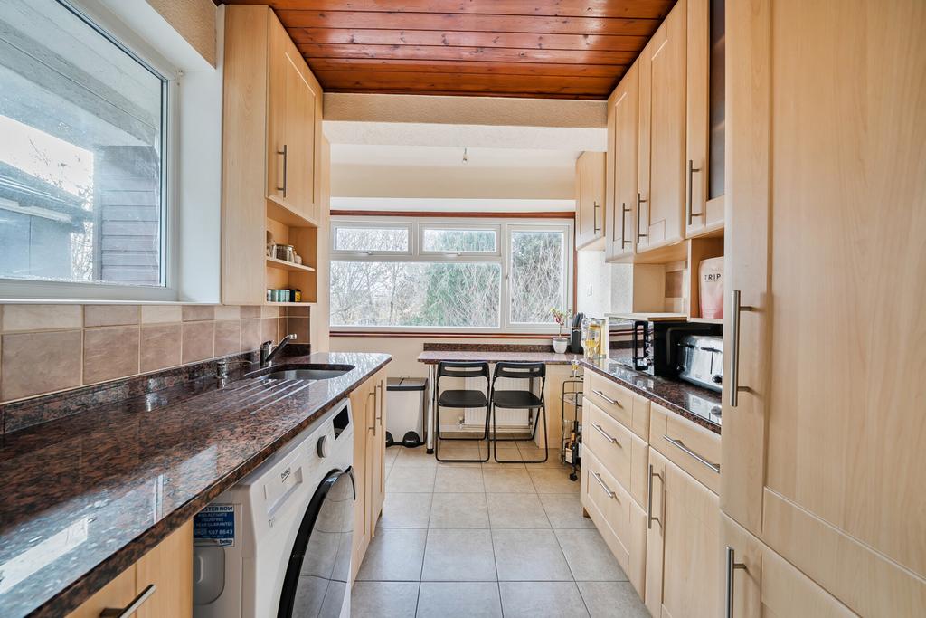 1386189-9-6932de6...