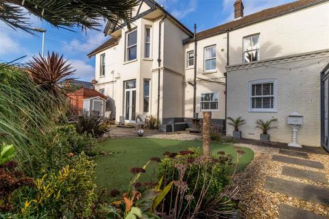 2 bedroom flat for sale, Heene Road, Worthing