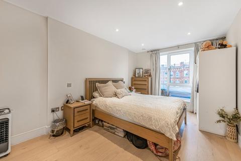 undefined, Cricklewood Broadway, London, NW2