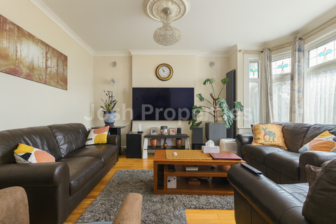 undefined, Hertford Road, Ilford IG2