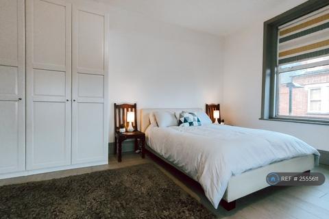 undefined, Twickenham, Twickenham, TW1