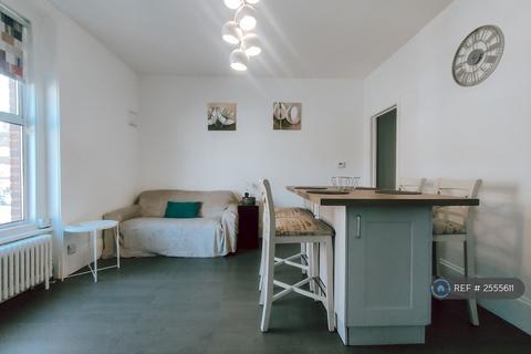 undefined, Twickenham, Twickenham, TW1