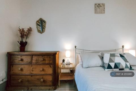 undefined, Twickenham, Twickenham, TW1