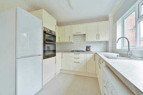 2 bedroom flat to rent, Vega Road, WD23, Bushey, WD23