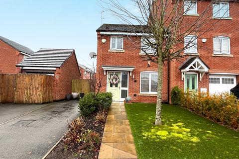 3 bedroom townhouse for sale, Gort Way, Heywood, Greater Manchester, OL10