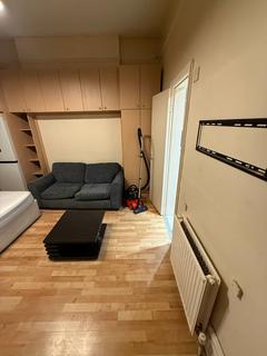 Studio to rent, Walm Lane, London NW2