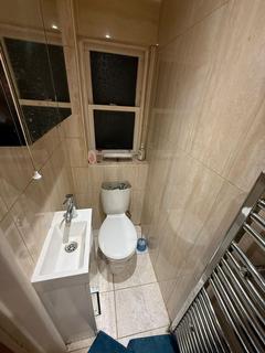 Studio to rent, Walm Lane, London NW2