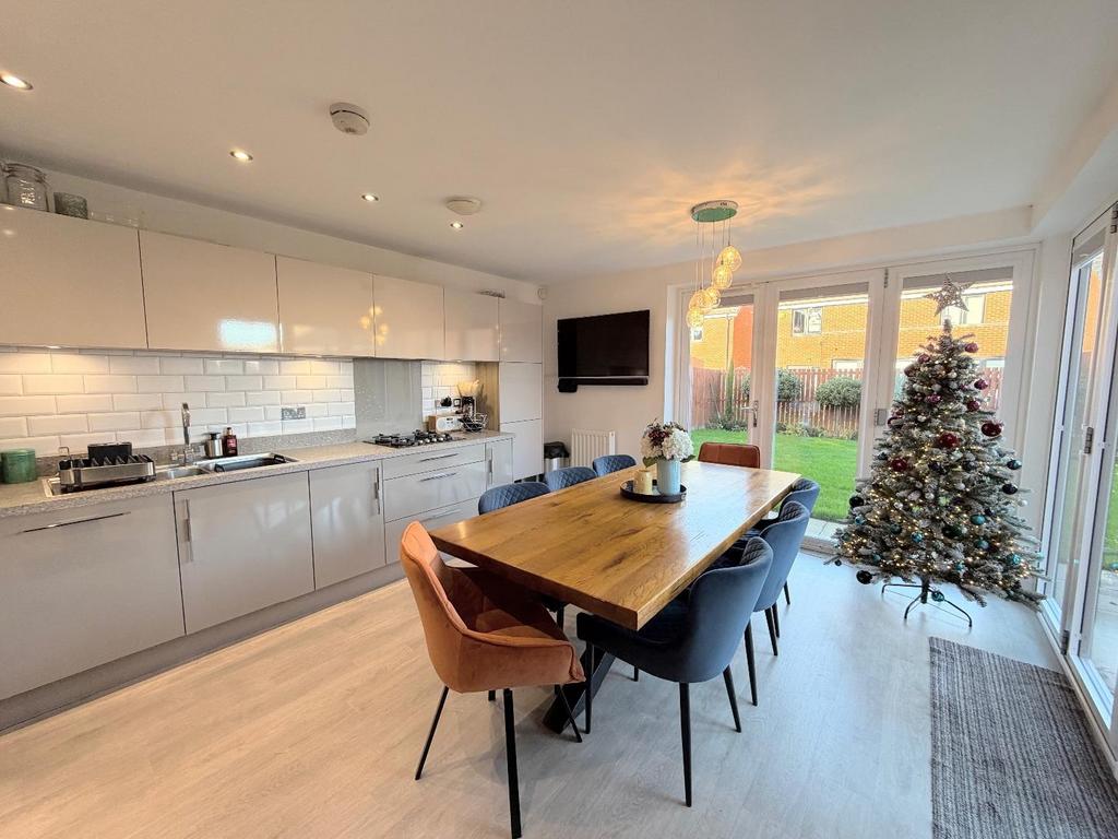Dining kitchen