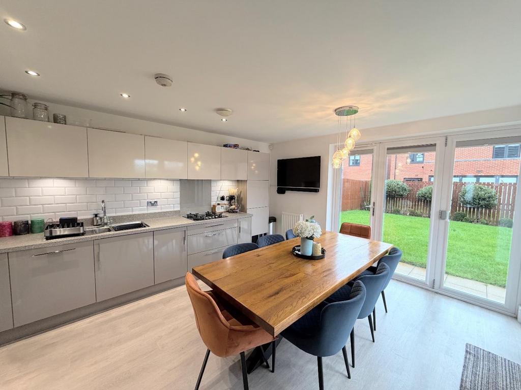Dining kitchen