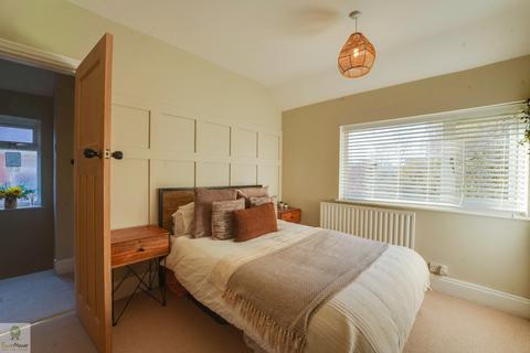 3 bedroom semi-detached house for sale, Tixall Road, Stafford, Staffordshire, ST16