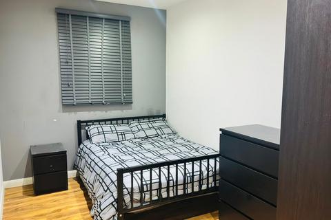 1 bedroom in a house share to rent, Oaklands Park Avenue, Ilford IG1