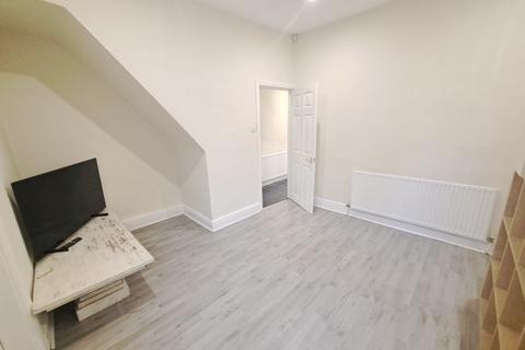 2 bedroom terraced house to rent, Newly refurbed 2 bed house in Wavertree