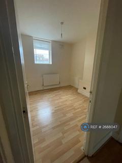 2 bedroom flat to rent, Peckham, London, SE15
