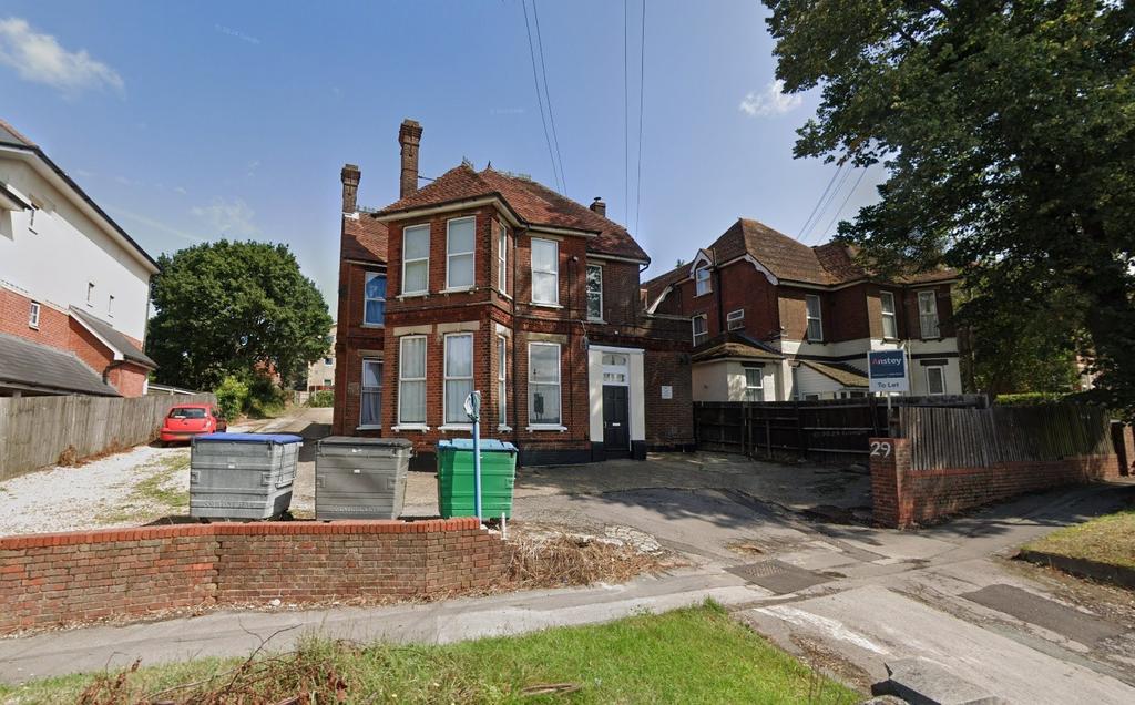 Studio Apartment SO18 1 FU