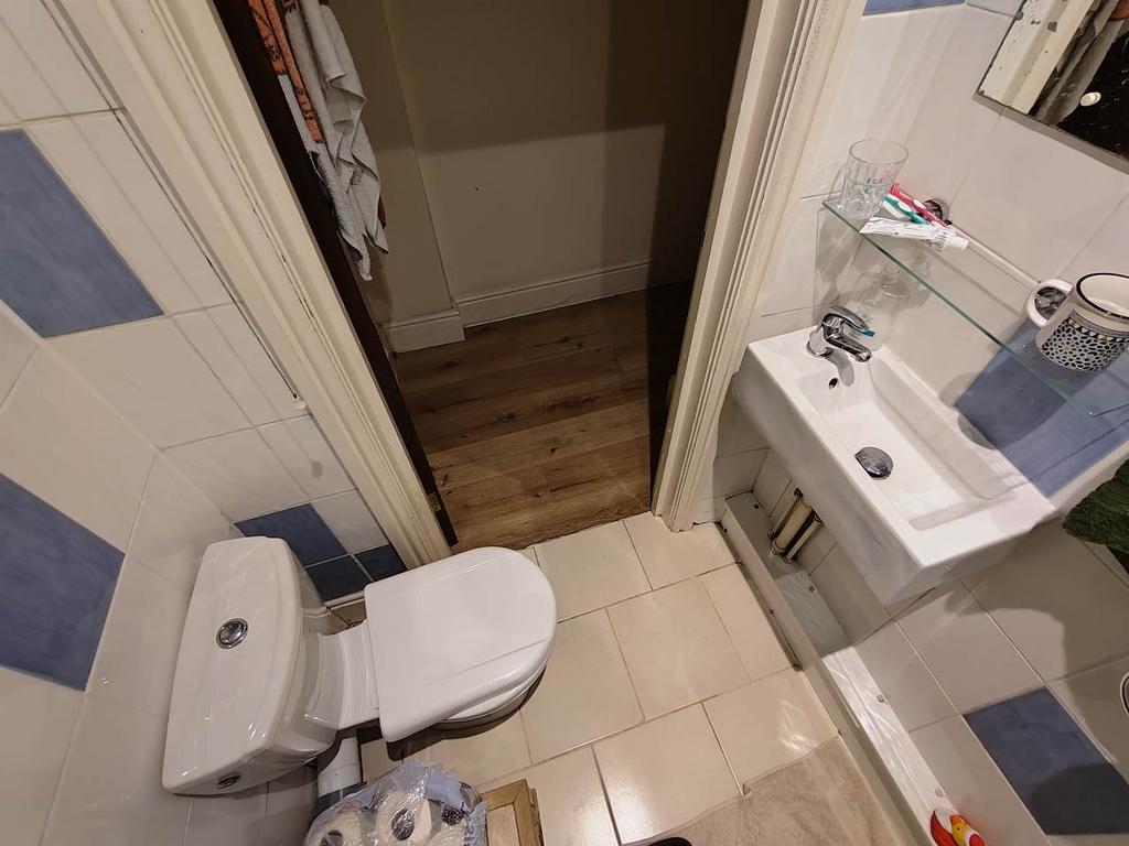Bathroom (3)