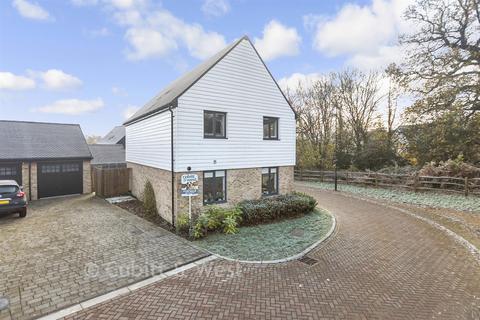 4 bedroom detached house for sale, Verbena Close, Haywards Heath RH16